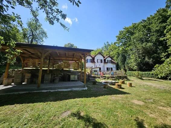 Chata dračí Doupě | Zážitkové ubytování v srdci Kokořínska