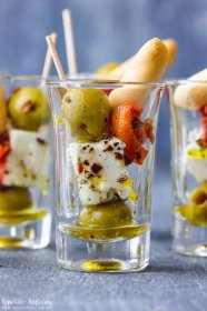 Super Easy Appetizers, Shot Glass Appetizers, Easy Canapes, Finger Food Catering, Toothpick Appetizers