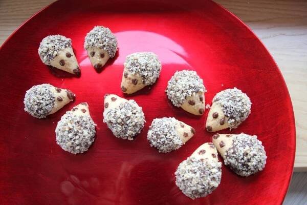 Recept na ořechové ježky. Na Vánoce polahodí oku i jazyku - oCukroví.cz