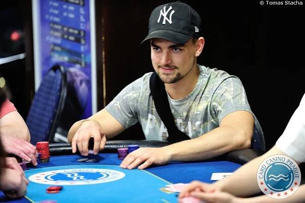 ČPT: Michal Mrakeš vzal útokem i Main Event, po prvním dni je ve vedení - POKERživě