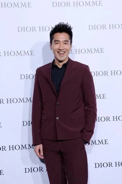 Tchajwanský herec Mark Zhao představuje jak dorazí na módní přehlídka kolekce Dior Homme zima 2014 v Šanghaji, Číně, 18 duben 2014. — Stock obrázek