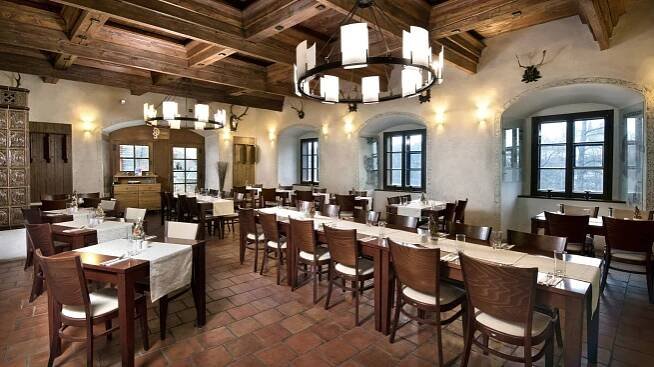 Restaurace Chateau Orlice z druhého pohledu