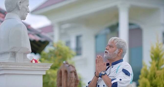 Sanjay Mishra - 36 Farmhouse - Z filmu
