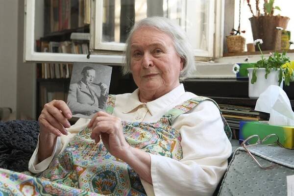 V 94 letech zemřela novinářka Slávka Peroutková, třetí manželka Ferdinanda Peroutky