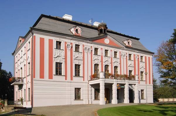 Zámek ve Velkých Hošticích, realizace 2004-2005