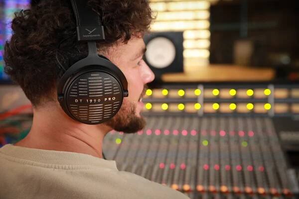 Beyerdynamic slaví 100. výročí druhou generací sluchátek – uzavřenými DT 1770 PRO MKII a otevřenými DT 1990 PRO MKII – AVmania.cz