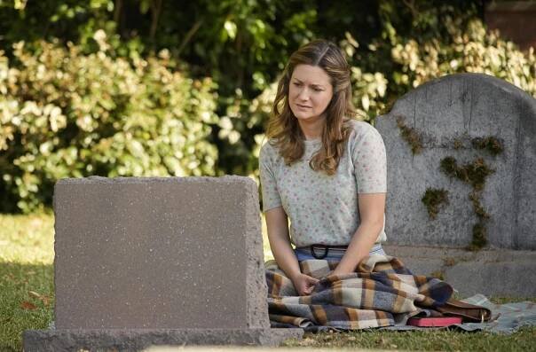 Malý Sheldon - Funeral - Z filmu - Zoe Perry