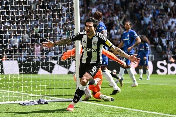 Newcastle se výrazně přiblížil Lize mistrů, vypjatou bitvu s Chelsea rozhodl Tonali
