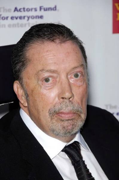 Tim Curry je po těžké mrtvici, kterou prodělal před třemi lety.