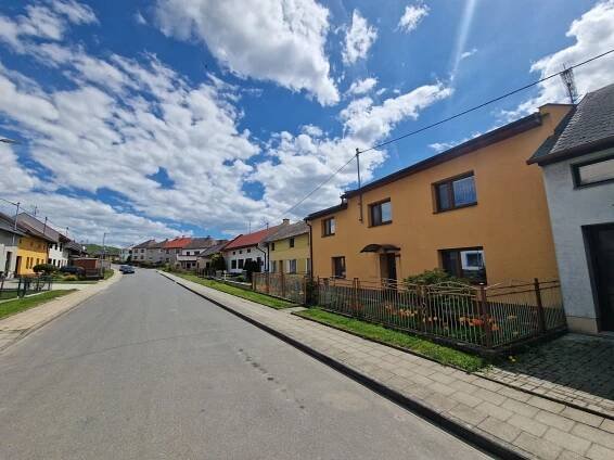 Prodej rekonstruovaného rodinného domu se zahradou - obec Kostelec u Holešova č.p. 105, okres Kroměříž - LAGIS REAL s.r