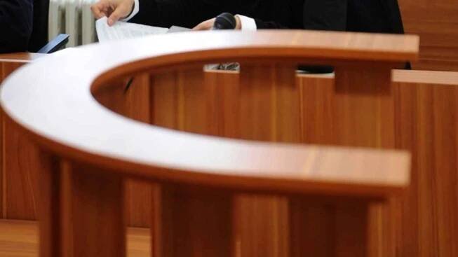 Muž z Kolína střelil manželku jateční pistolí. Vrchní soud mu trest snížil