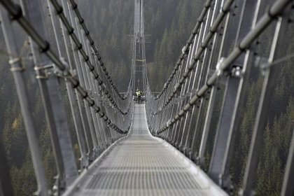 Nejdelší visutý most na světě spojí dva hřebeny Orlických hor
