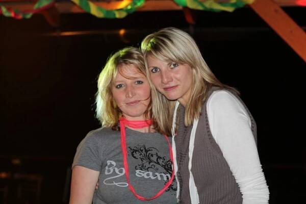 Z pouťové zábavy 2014. Fotila Lenka Čápová - Oficiální stránky obce Ohnišťany