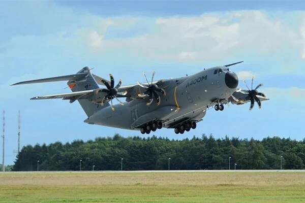 Ein Militärflugzeug vom Typ Airbus A400M, hier eine Aufnahme von der Internationalen Luftfahrtschau ILA in Berlin, hat in dieser Woche im Tiefflug mehrere Orte Mittelsachsen überflogen.
