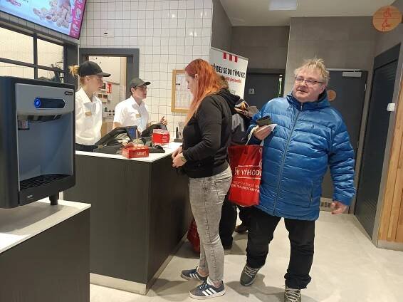 VIDEO: KFC přivítalo v Havlíčkově Brodě první zákazníky, podívejte se