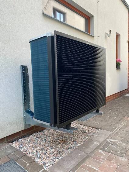 Montáž tepelného čerpadla vzduch/voda Daikin Jičín, Nové Město Energeticky úsporná řešení s.r.o. • Firmy.cz
