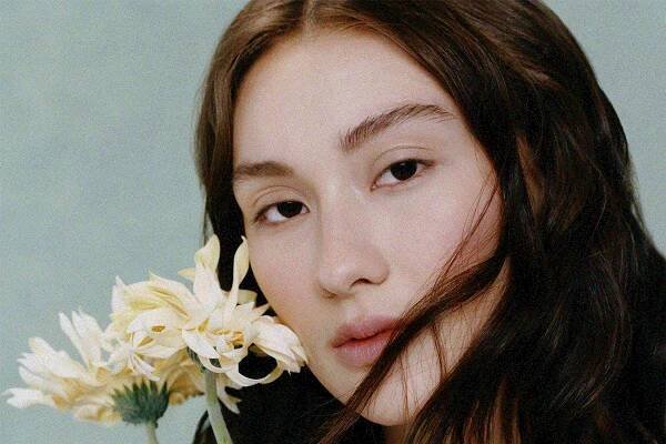 The Summer I Turned Pretty Star Lola Tung on Life Beyond Belly, Fame, and Growing Up