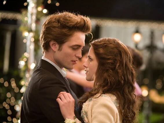 Robert Pattinson Fell Off a Bed While Kissing Kristen Stewart During a 'Twilight' Audition