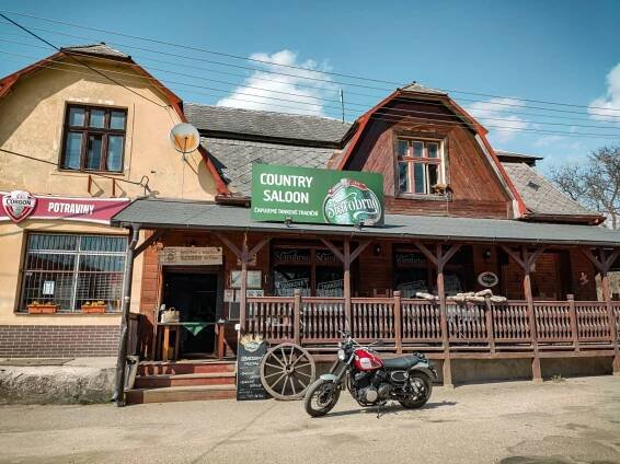RoadTrip #2: Kopanice - slovenský hobitov z motorky - Janoshiik
