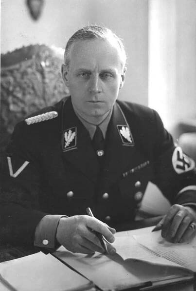 Ribbentrop, Joachim von : R
