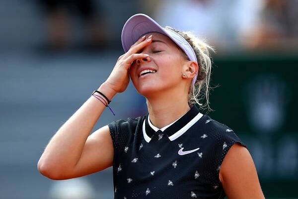 Who is Amanda Anisimova, the 17-year-old who stunned French Open champion Simona Halep?