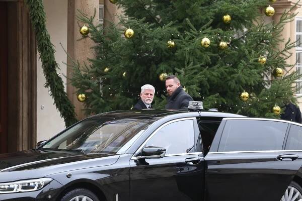 Zuzana Čaputová po boku Petra a Evy Pavlových: Začalo rozloučení s Karlem Schwarzenbergem