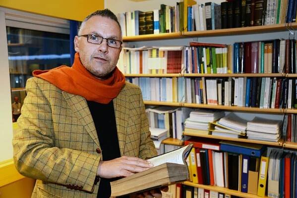 – Norge betyr ikke «veien mot nord», slik mange tror, men «veien langs med de trange fjordene og vikene», sier professor Michael Schulte ved Universitetet i Agder. (Foto: Jan Arve Olsen)