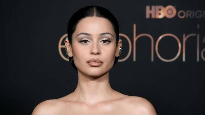 Alexa Demie Looks Too Damn Good With Micro Bangs — See Photo