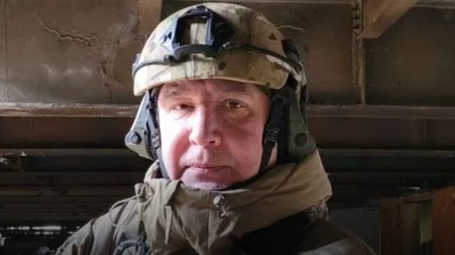 Poslat v pytli domů. Rogozin to schytává za výstroj ze zemí NATO, ruskou má jen helmu