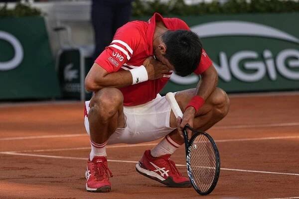 Hrozná zpráva těsně před velkým finále! Tsitsipas bojoval na Roland Garros s těžkým srdcem