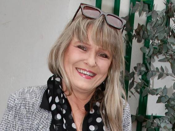 Chantal Poullain stále čelí kritice kvůli své češtině, nic si z toho však nedělá