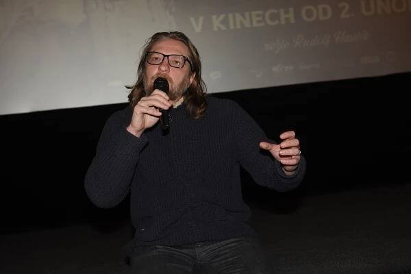 Jak se točí film se dvěma herci v Thajsku, líčili v Kolíně režisér a producent
