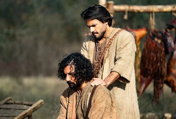 Vyvolení - Protiprávní - Z filmu - Noah James, Shahar Isaac