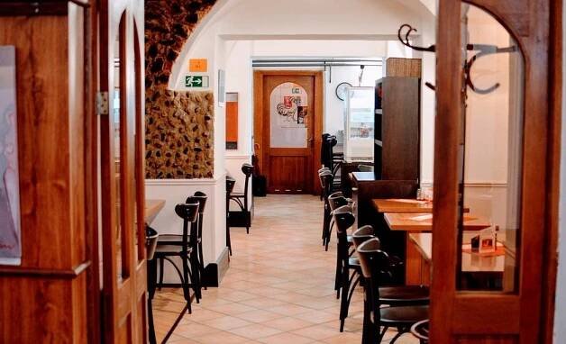 Interiér restaurace.