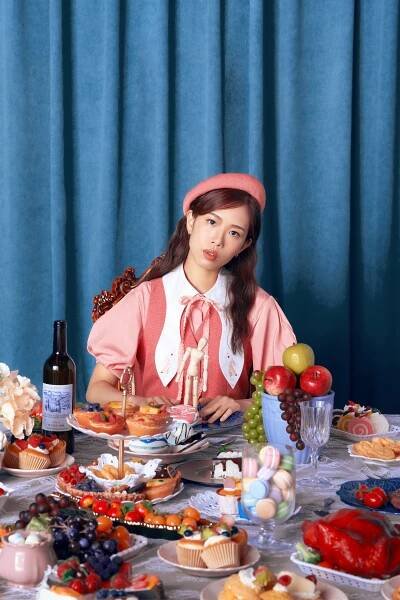 遊戲劇場《甜甜圈島的快樂聖誕》電子場刊 — Jing Wong | Singer-songwriter & Theatre-maker | Hong Kong