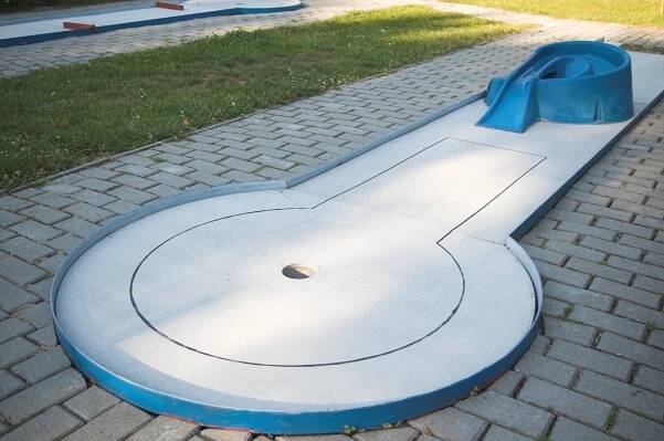 Minigolf ONE | Minigolfové hřiště Brno | Minigolf Brno - Bohunice | Venkovní Minigolfové hřiště