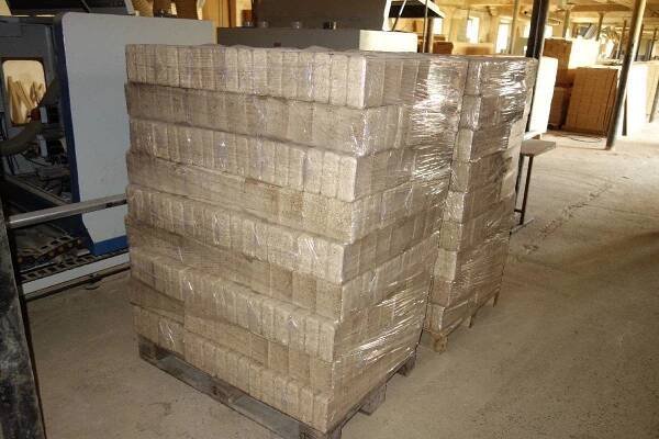 A4589 - Prodej 10 palet dřevěných briket RUF, 1080 kg/paleta | Veřejné dražby, Gaute