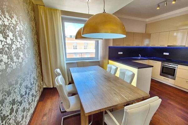 Pronájem bytu 4+1 119 m², U Kříže, Praha, Praha