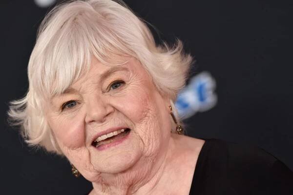 LOS ANGELES, CALIFORNIA - JUNE 11: June Squibb attends the Premiere of Disney and Pixar's 