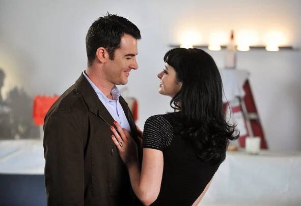 Mrcha od vedle - Ocupado... - Z filmu - Ben Lawson, Krysten Ritter