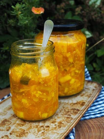 Nakládáná zelenina Piccalilli z cuket a květáku | Recept | Oh My Chef