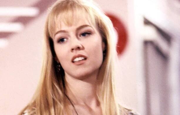 Hvězda 90. let Kelly z Beverly Hills 90210 oslavila půl století. Podívejte se, jak vypadá dnes svůdná kráska, která popírá botox
