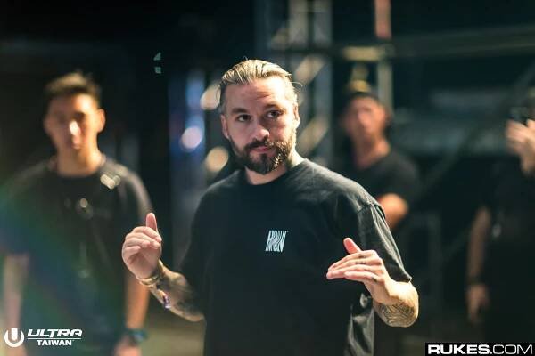 Steve Angello Teases New Track – Is It Swedish House Mafia?