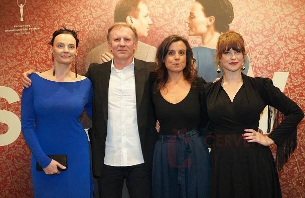 Slavnostní premiéra filmu Slovo byla okořeněna křtem alba a přítomností Křišťálových glóbů | Červenýkoberec.cz