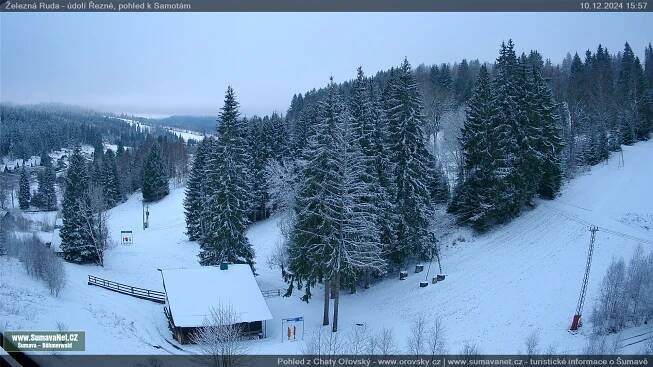 WebCam Archiv: Železná Ruda - údolí Řezné pod sjezdovkami Belveder, pohled k Samotám