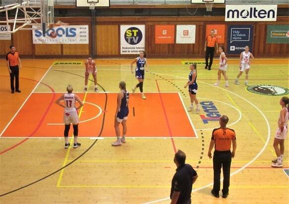 Po výborné první půli tu druhou basketbalistky Strakonic nezvládly