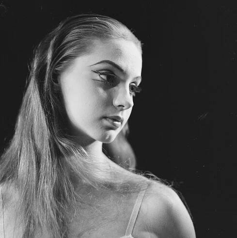 Soubor:Suzanne Farrell 1965c.jpg – Wikipedie