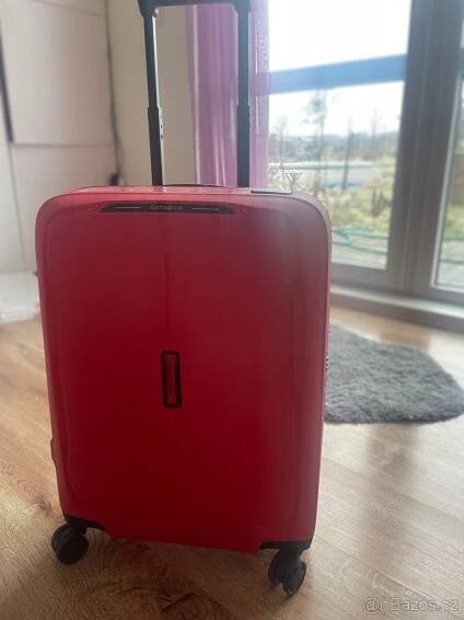 Prodám nádherný červený kufr Samsonite ESSENS 55cm - Praha - východ