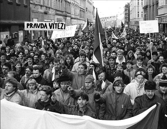 Od Sametové revoluce uplynulo 35 let. Podívejte se, jak to vypadalo v Táboře