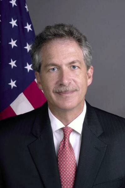 Soubor:Assignment- 59-CF-DS-22432-05) Official portrait of William Burns, U.S. Ambassador-designate to Russia (Photographer